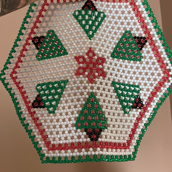 Christmas Handmade beaded table mat centerpiece - Picture 5 of 8